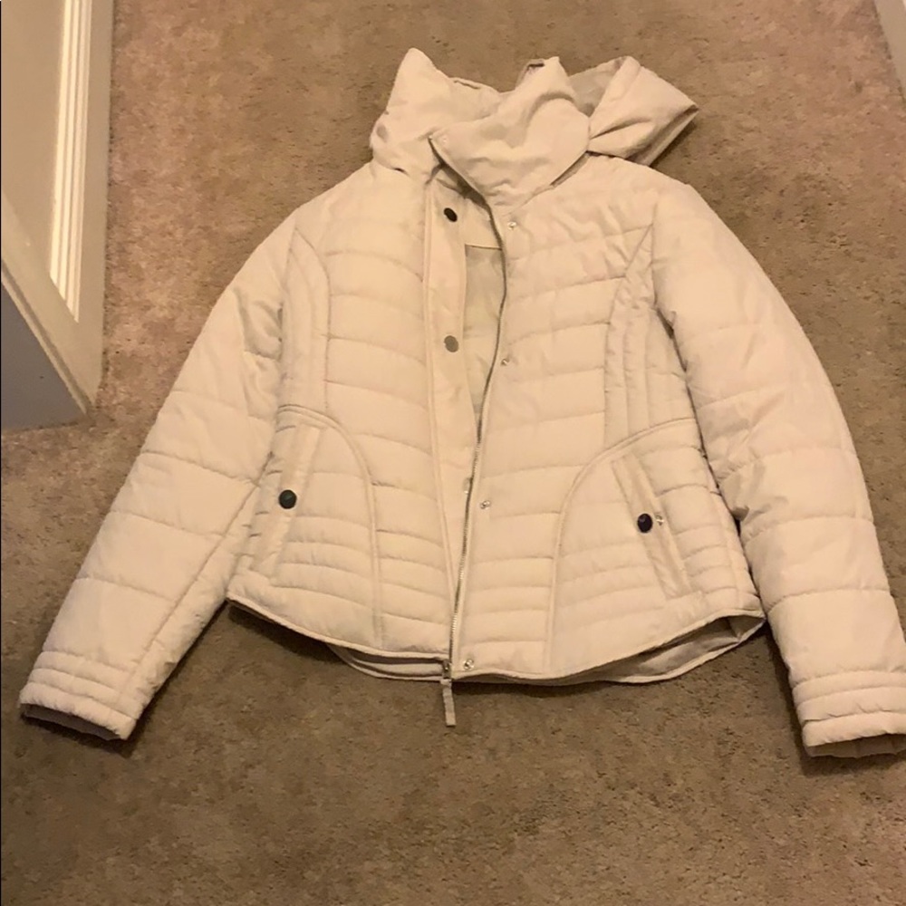 Cream puffer jacket 😍